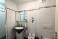 Viel barrierefreier Wohnraum, Platz für gemeinsame Werte und Indoor-Pool // Much barrier-free living-space, room for shared values, and indoor pool //