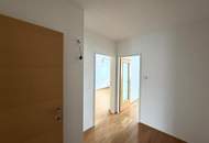 Klimatisierte Dachgeschosswohnung mit 4 Schlafzimmer und Garage // Air-conditioned attic apartment with 4 bedrooms and garage //
