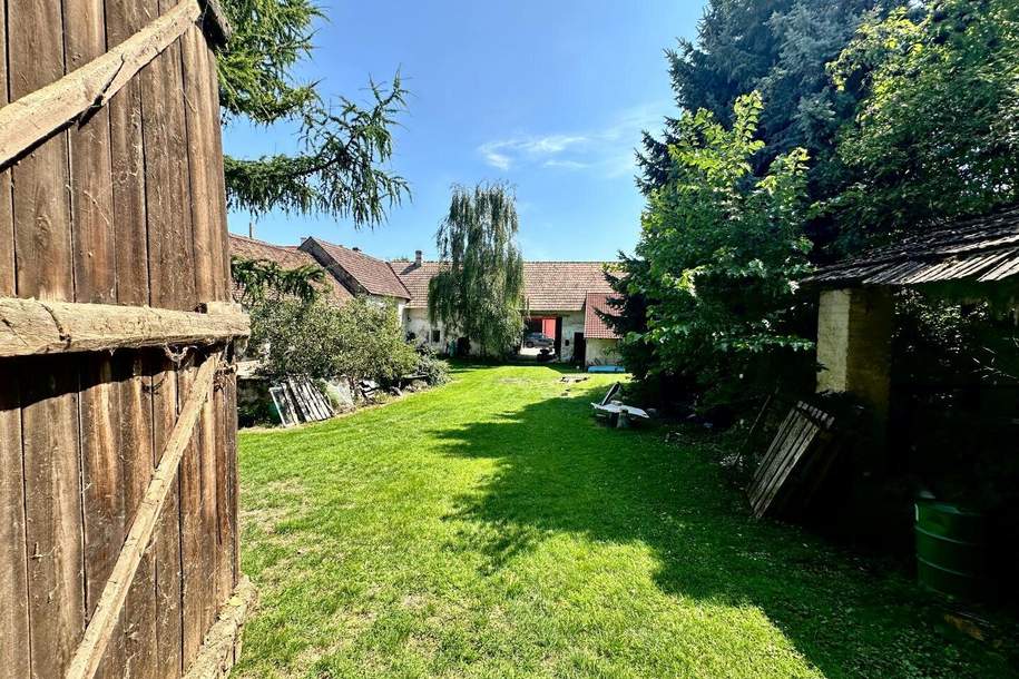 Traditioneller Bauernhof mit Stallungen und Stadl auf attraktivem Baugrund, Haus-kauf, 140.000,€, 2165 Mistelbach