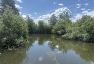 Sonniges Freizeitgrundstück mit idyllischem Teich in begehrter Lage von Wels-Puchberg