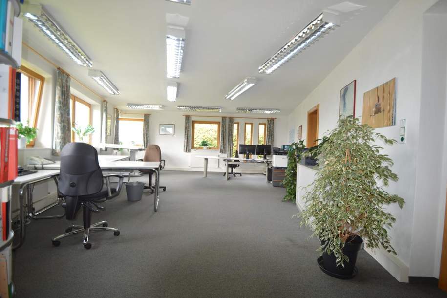 Schöne Arztpraxis, Kanzlei- oder Büroräume in ruhiger Aussichtslage, Gewerbeobjekt-miete, 1.252,20,€, 6103 Innsbruck-Land