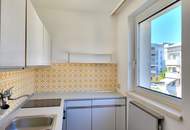 Gemütliche Zwei-Raum-Whg. mit Loggia und Parkmöglichkeit!