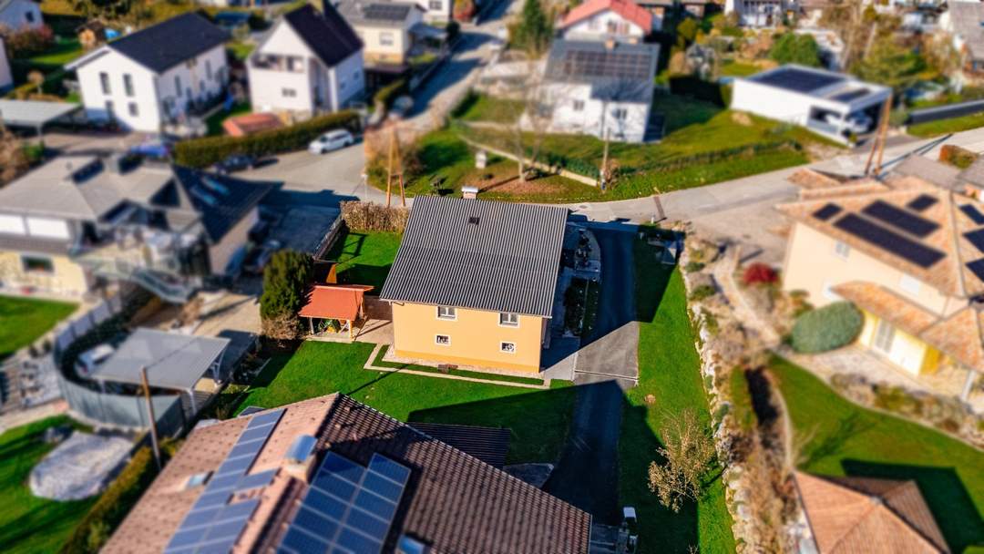 Haus mit 2 Wohneinheiten - separat begehbar - sonniger Garten