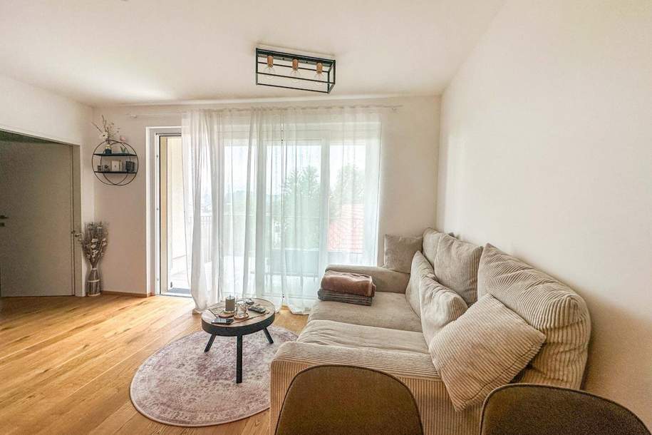 2-Zimmer-Dachgeschoss-Wohnung mit großem Balkon, Wohnung-miete, 850,00,€, 4812 Gmunden