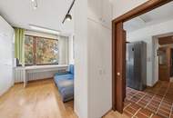 Imposante Landhausstil-Liegenschaft eingebettet in einem idyllischen Gartenparadies mit Schwimmteich und Grünbestand