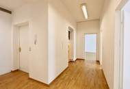 TOLLER BLICK über die MARIAHILFER STRASSE! Helles Büro mit sehr gutem Grundriss im 3. Liftstock