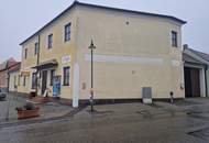 WOHN- UND GESCHÄFTSHAUS ALS GROSSZÜGIGES LANDHAUS MIT GESCHLOSSENEM INNENHOF, WERKSTATT, BÄCKEREI, KAFFEEHAUS UND NEBENGEBÄUDEN