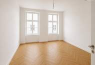Exklusives Wohnen auf einer ganzen Etage – kernsanierter Stilaltbau mit zwei Balkonen und 6 Zimmer!