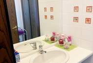 Ortsrand und Ruhelage - Hochwertige Landvilla mit großem Pool! Einfach Koffer packen und einziehen!