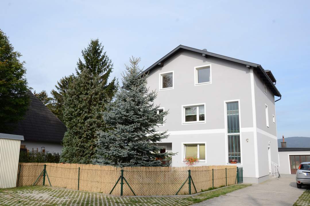 Dachgeschoßwohnung mit 200 m2 Garten