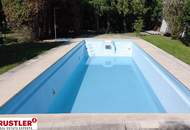 Verborgene Oase im Grünen - repräsentative Villa mit großzügigem Grundstück und Pool