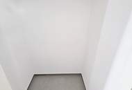 Traumblick - Ihr Logenplatz über der Stadt! Wohnen im Dachgeschoss mit WOW-Effekt! Traumhaft saniertes Altbauhaus + Hofseitige Terrasse + Tolle Infrastruktur und Anbindung + Lebensqualität pur!