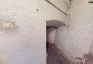 Renovierungsbedürftiges Einfamilienhaus im Zentrum von Knittelfeld mit Carports und Doppelgarage