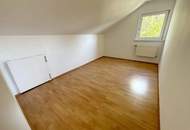 Dachgeschoss - Zwei Zimmerwohnung mit Essküche!