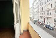 UNBEFRISTET! Repräsentative 4-Zimmer Altbauwohnung mit Loggia und Balkon Nähe The Mall!