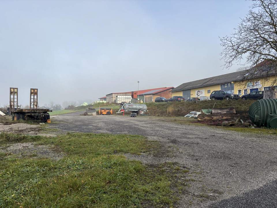 Befestigte Fläche - Bebauung möglich