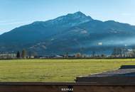 Zwei Wohneinheiten, ein Ausblick – Zweifamilienhaus mit Bergpanorama