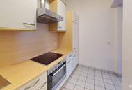 2-Zimmer-Wohnung mit großzügiger Loggia in saniertem Altbau