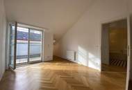 Helle Dachgeschoss-Wohnung im Botschaftsviertel // Bright top floor apartment in embassy quarter