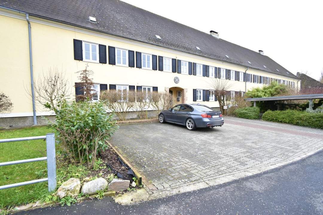 Ruhig &amp; zentral – voll möbliertes Apartment mit Küche und Parkplatz in TOP LAGE!