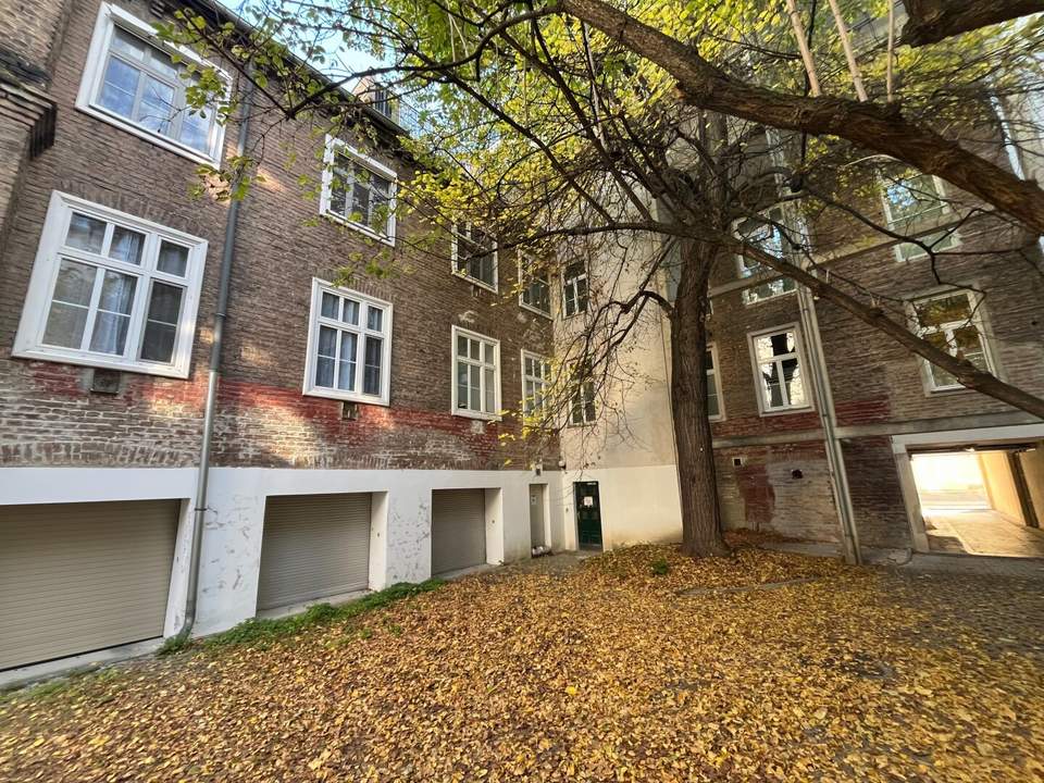 ABSOLUTE HOFRUHELAGE - TEILUNG AUF ZWEI EINHEITEN MÖGLICH - KÜCHE & ZWEI BADEZIMMER!