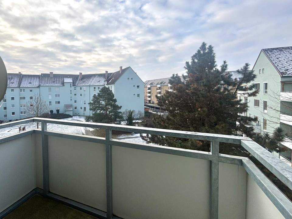 Wohnung mit Loggia und Carport in der Albert-Schöpf-Straße!