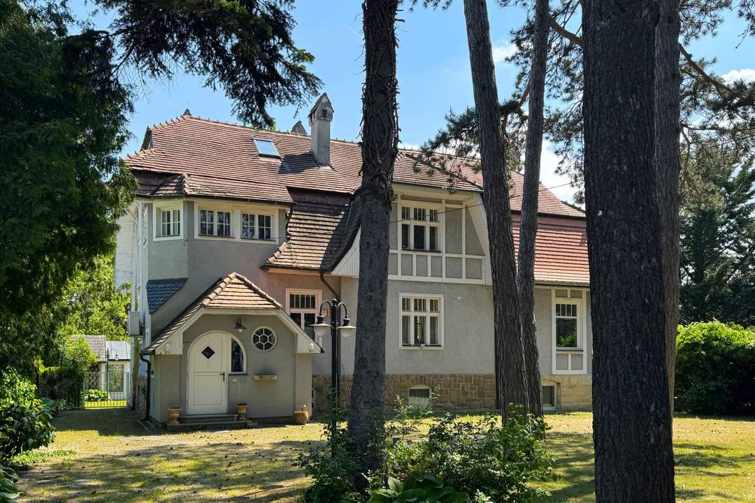 Herrschaftliche Villa aus der Gründerzeit auf großzügigem Parkgrundstück