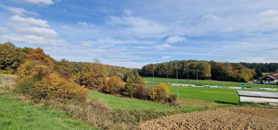 Sonniges Grundstück in Eltendorf – Ruhe und Natur genießen.