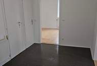 3 geräumige Zimmer, Küche mit Essplatz, Gartennutzung und PKW Stellplatz