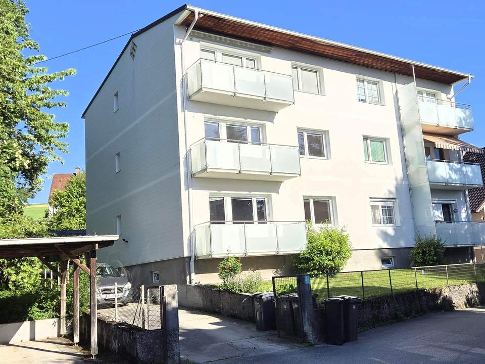 Erdgeschoss-3-Raum-Eigentumswohnung mit Balkon und 148 m² Eigengarten an der Stadtgrenze zu Steyr