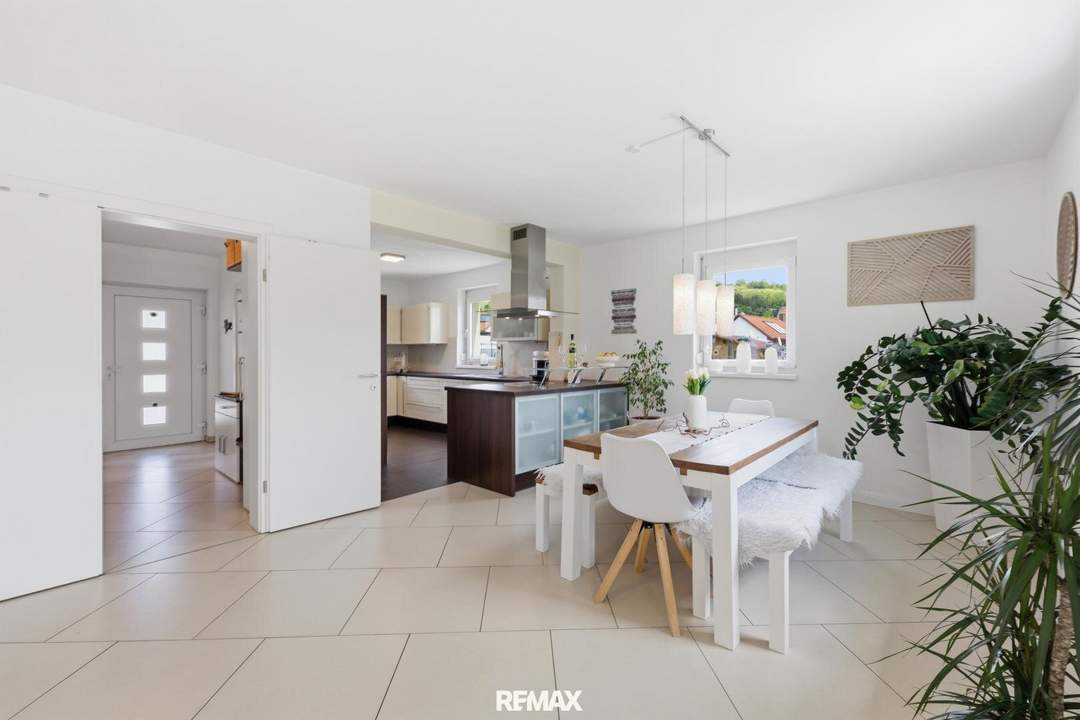 Einzugsbereites Wohnparadies mit ca 2841m² Baugrund in Breitenwaida: Modernität trifft idyllische Großzügigkeit!
