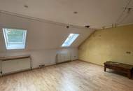 Miete: 2-Zimmer-Dachgeschosswohnung mit guter Anbindung