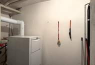 Eine Villa mit Wohnkultur, parkähnlichem Garten und Pool // A Villa of Distinction with Park-Like Garden and Pool //