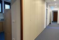 Möbliertes Büro / 1 Zimmer / PKW-Stellplatz möglich