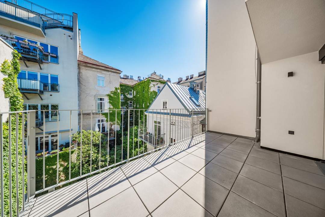 Drei-Zimmer-ERSTBEZUG mit hofseitiger, großer Terrasse! Grünblick in den Innenhof!