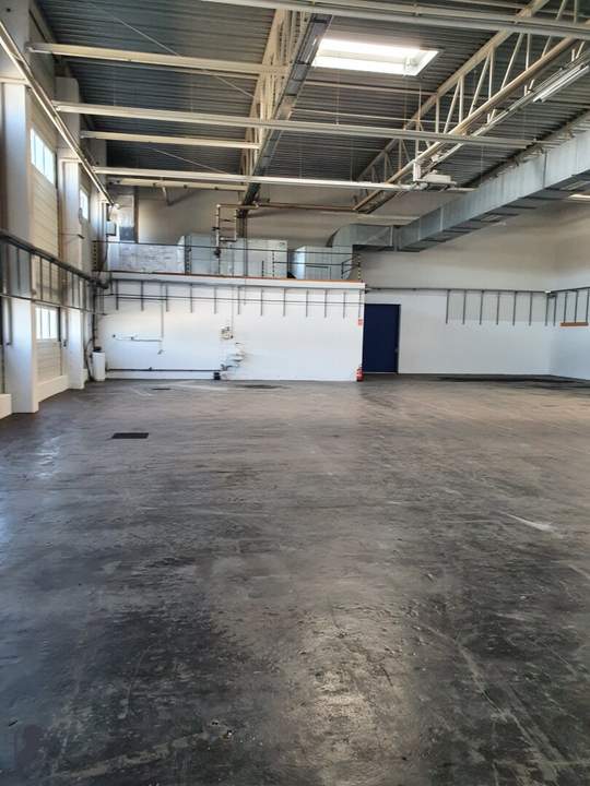 Zur Vermietung gelangt eine Lagerhalle mit einer Gesamtfläche von ca. 700 m² in Siegendorf nahe Eisenstadt - Sopron