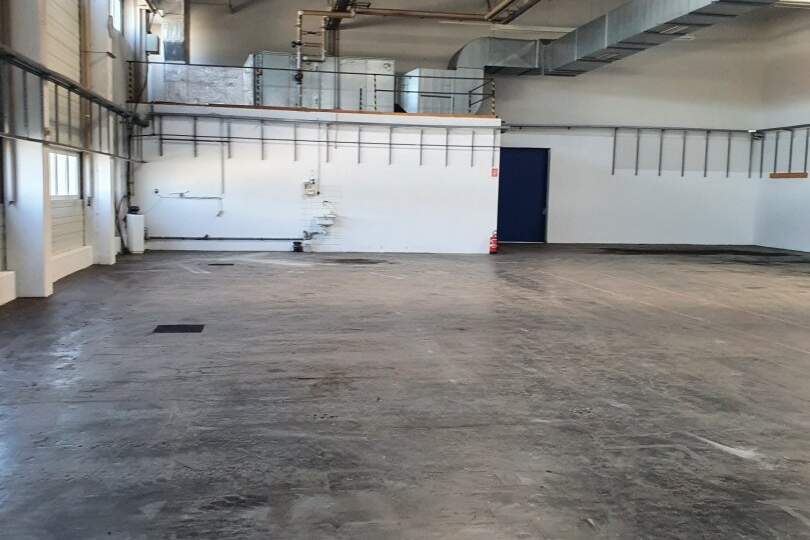 Zur Vermietung gelangt eine Lagerhalle mit einer Gesamtfläche von ca. 700 m² in Siegendorf nahe Eisenstadt - Sopron, Gewerbeobjekt-miete, 6,00,€, 7011 Eisenstadt-Umgebung