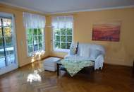 BUNGALOW INMITTEN DER VEGETATION IN RUHELAGE