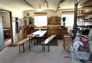 Großzügiges Ein- oder Zweifamilienhaus mit mehreren Nebengebäuden in zentraler Lage