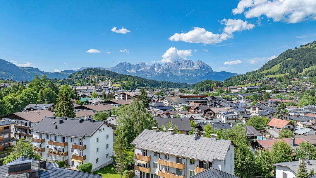 Hochwertige Dachgeschosswohnung mit schönem Ausblick in Ruhelage