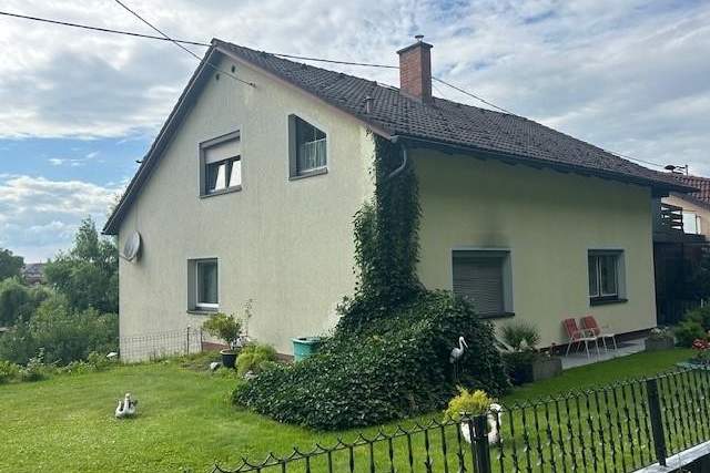 2 bis 3 Familienhaus mit Vollkeller, mit 4 Garagen, Brunnen und Werkstatt - sehr viel Wohnraum- 4 Bäder, Haus-kauf, 4053 Linz-Land
