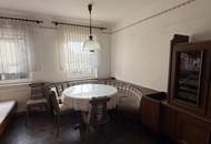 Renovierungsbedürftiges Einfamilienhaus mit idyllischem Garten in Sackgasse