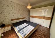 Sanierungsbedürftiges Haus auf großem Grundstück