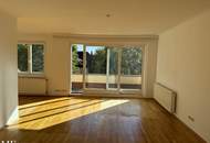 Top sanierte DG-Wohnung mit Balkon / nur 3 Wohneinheiten im Haus