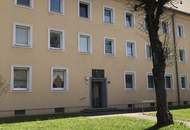 Attraktives Wohnumfeld und helle Atmosphäre im obersten Stockwerk: moderne 3-Zimmer-Wohnung überzeugt mit großzügigen Räumen, viel Tageslicht und hohem Wohnkomfort!