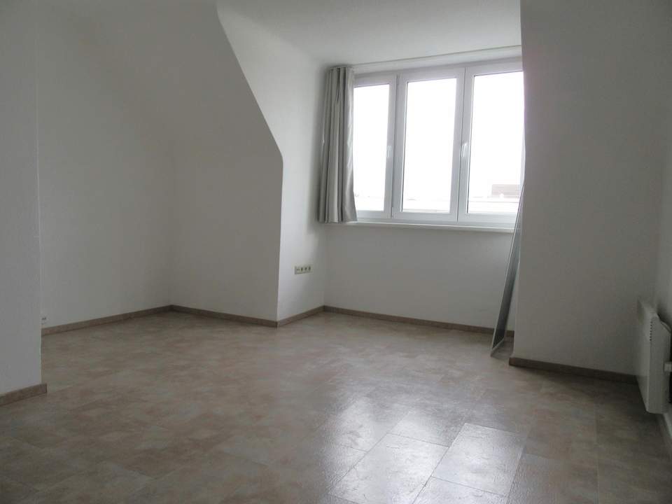 NÄHE U 6 - NEU RENOVIERTES 2 ZIMMER DACHGESCHOSSAPARTMENT