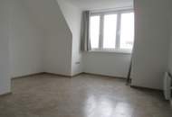 NÄHE U 6 - NEU RENOVIERTES 2 ZIMMER DACHGESCHOSSAPARTMENT