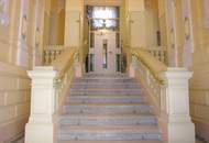 ! RENOVIERTE AKADEMIKERSINGLE-HAUPTMIETE IN KLASSISCHEM STILALTBAU !