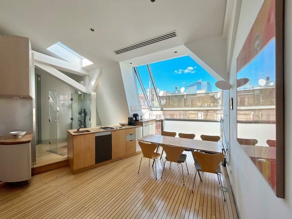 Yacht-inspirierte Architektur und dynamischer Balkon | Nähe Urania | Loftartige Dachgeschosswohnung | U1 &amp; U4 Nähe