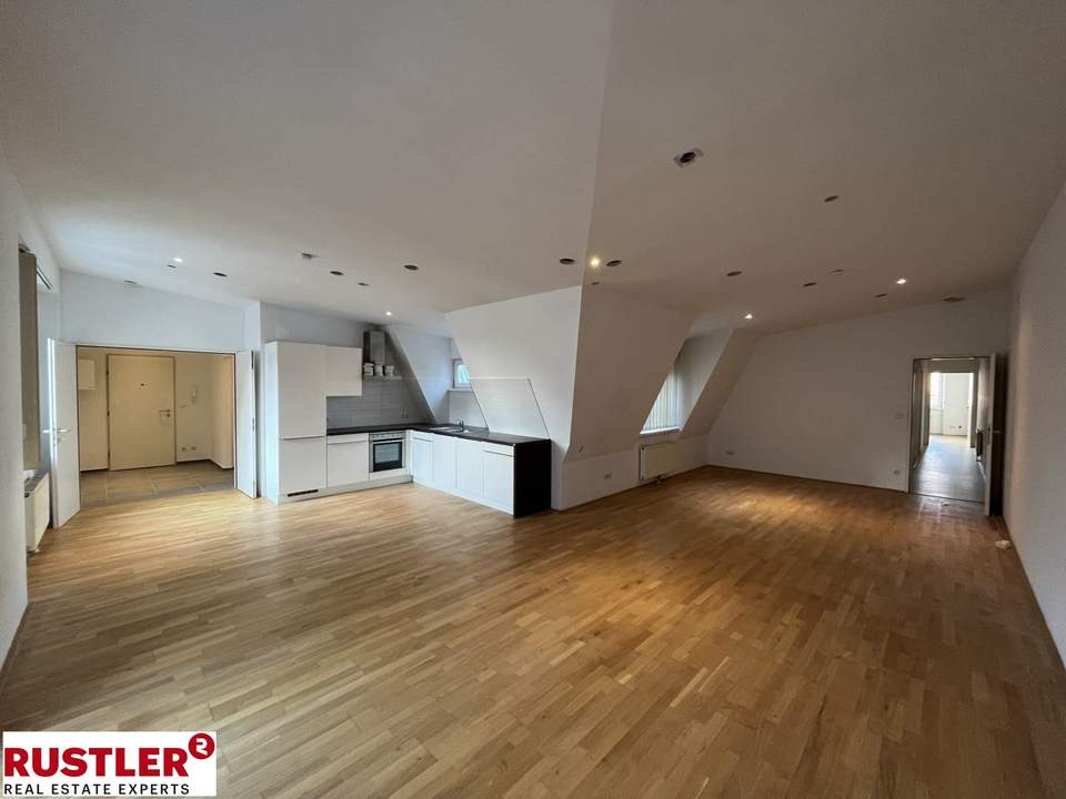 Hofruhelage und Dachterrasse in der Neubaugasse